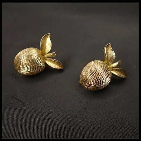 Vintage Sarah Coventry Apple Clip On Earrings, Retro Clipons - Picture 6 of 13
